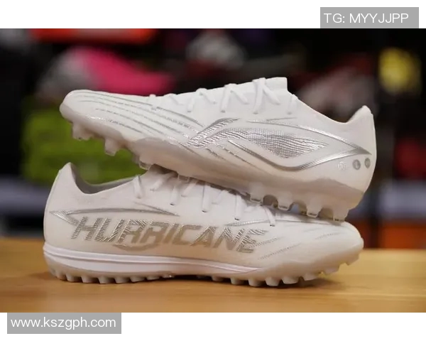 李宁足球明星鞋助力运动员展现卓越风采与激情活力的完美选择 李宁足球明星鞋助力运动员展现卓越风采与激情活力的完美选择